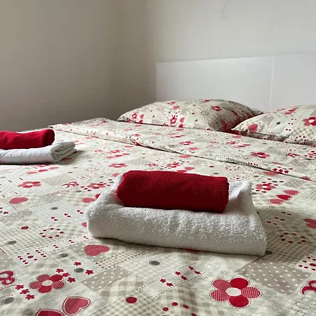 Apartman Romansa Sa 4 Spavace Sobe Lejlighed